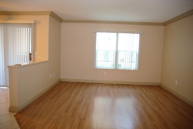 Building Photo - SW - CONDO - 2 BEDROOM - 1ST FLOOR