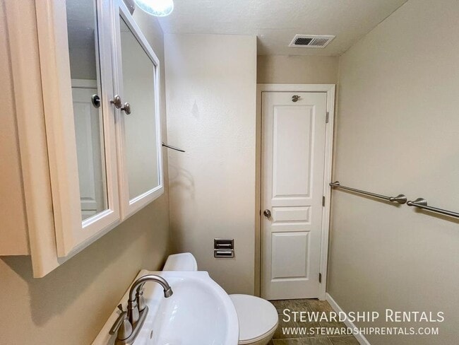 Building Photo - 555 E 18th Ave