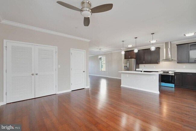 Building Photo - 412 Woodcrest Dr SE