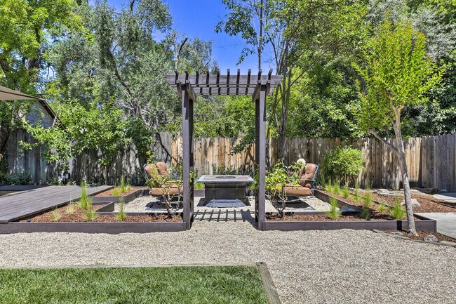 Building Photo - 1155 Grape Ln