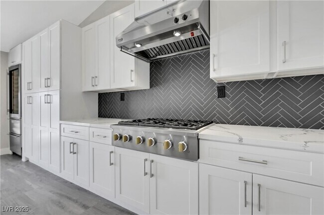 Building Photo - 7379 Majestic Bluff Pl