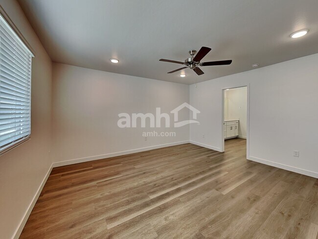 Building Photo - 12535 W Flynn Ln