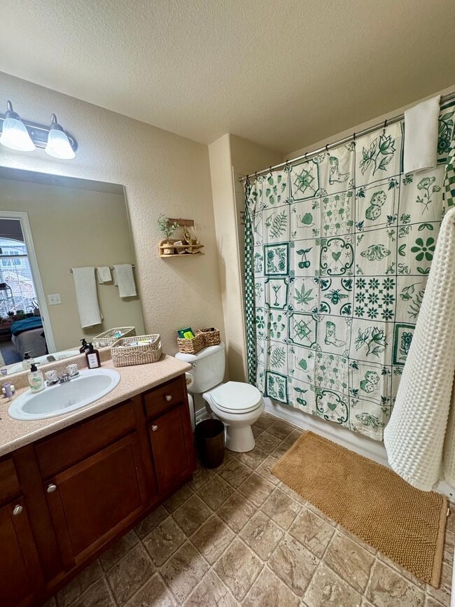 Building Photo - Updated Townhome in North Colorado Springs