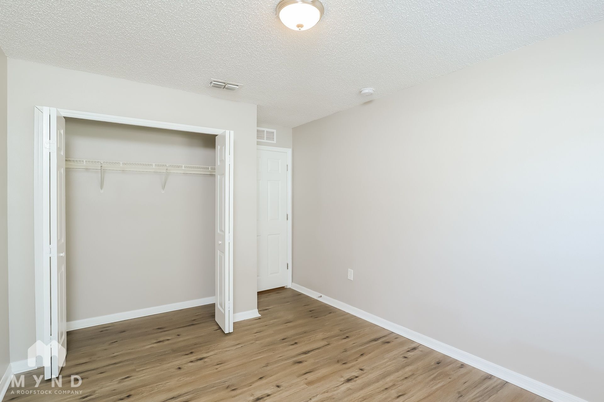 Building Photo - 8537 English Oak Dr