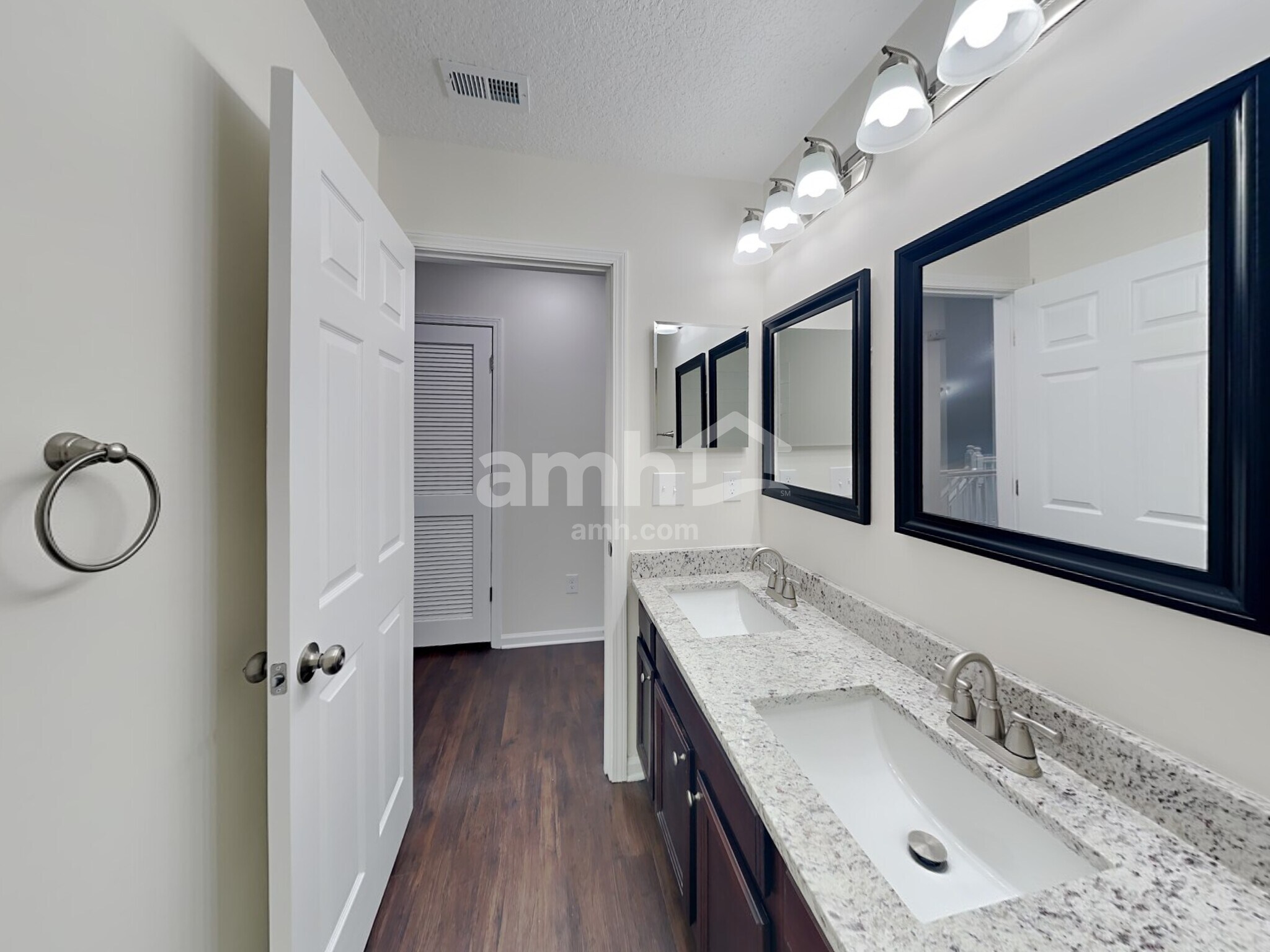 Building Photo - 1411 Samantha Cir S