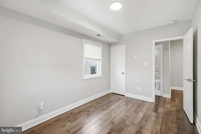 Building Photo - 422 Burbank St SE