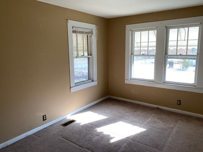 Building Photo - 3724 S 11th St