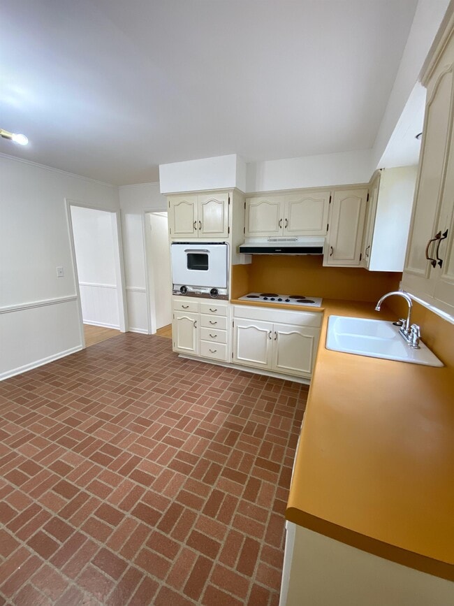 Building Photo - 9136 Switzer St