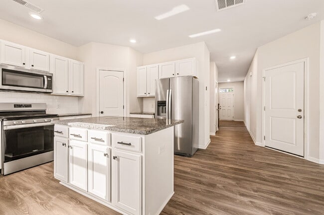 Building Photo - Spacious 4-Bedroom Gem with 2.5 Baths –2216 Sussex Road in York, SC with Clover Schools! Monthly ...