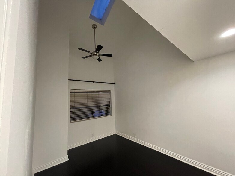 Building Photo - 305 Coral Reef Dr