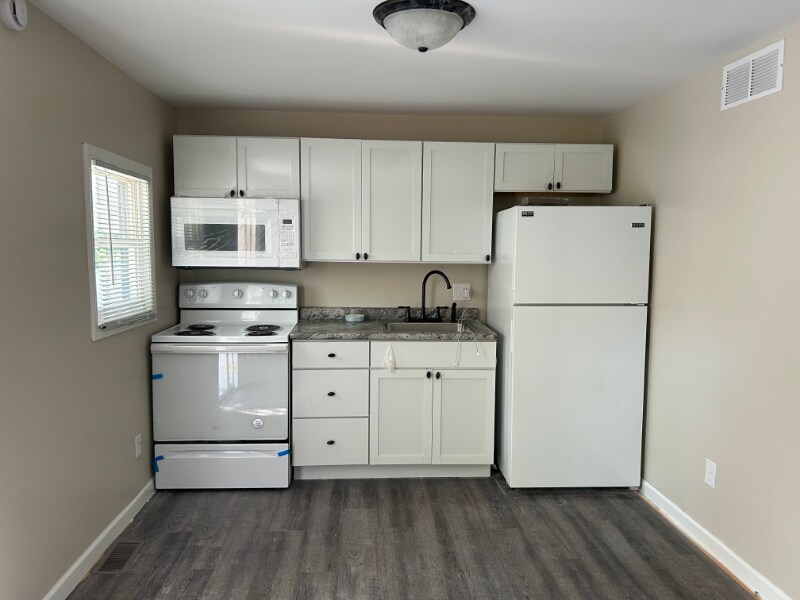 Building Photo - 110 W Willow Dr