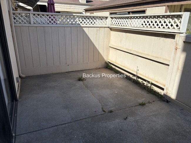 Building Photo - Private townhuse style condo facing grassy...