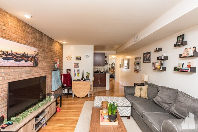 Building Photo - 803 W Oakdale Ave