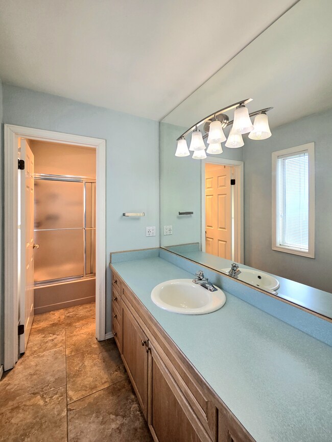Building Photo - Extra Large 4-Bed, 2.5-Bath for Rent in East Wenatchee SD!