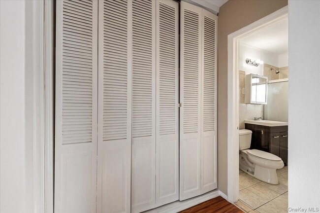 Building Photo - 87-37 Marengo St