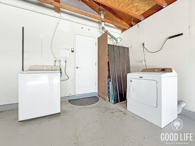 Building Photo - Modern 3B/2BA Home in Quiet Neighborhood with Private Yards and 2-Car Attached Garage