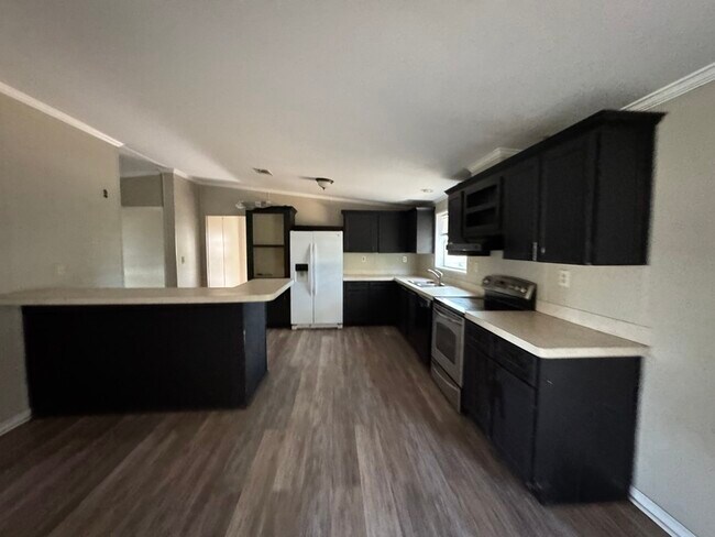 Building Photo - 237 Temple Cir W