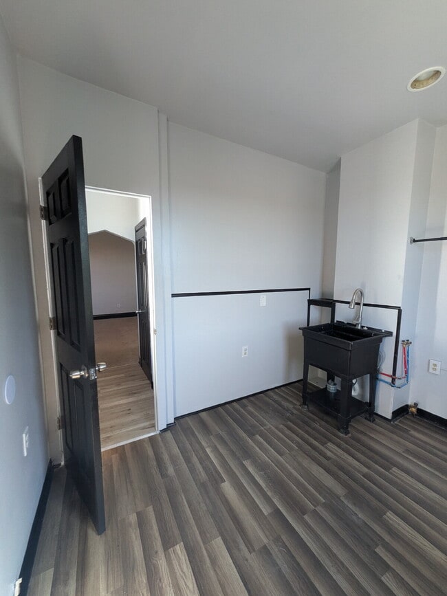 Building Photo - Newly Updated 3 bedroom in Carrick! Section 8 is considered