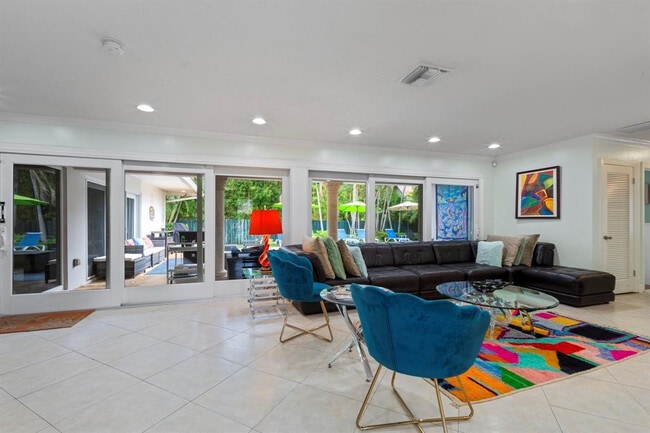 Building Photo - 2325 Barcelona Dr