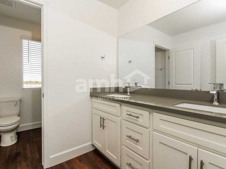 Building Photo - 7480 S Via Bombachas
