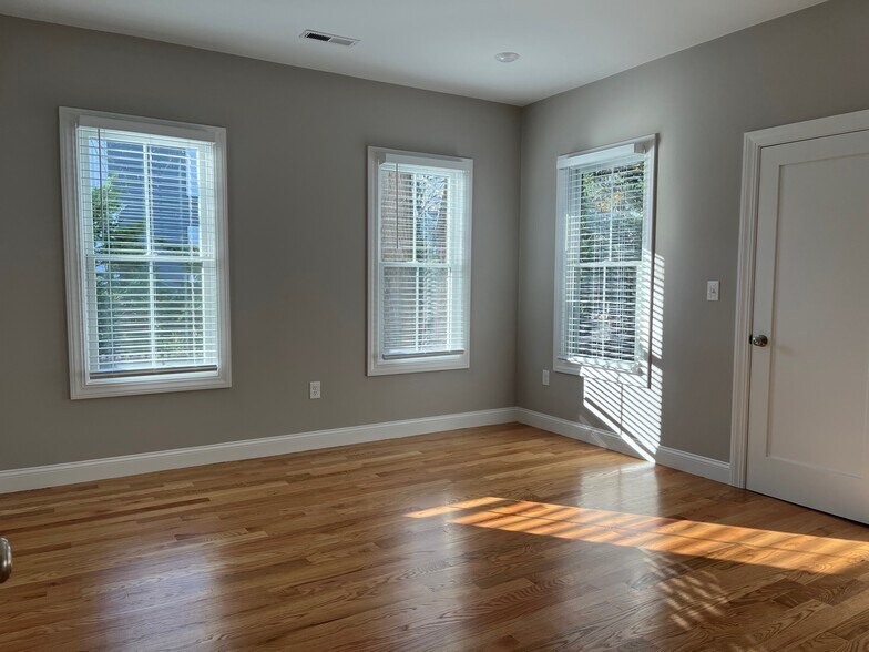 Building Photo - 12 Lafayette St