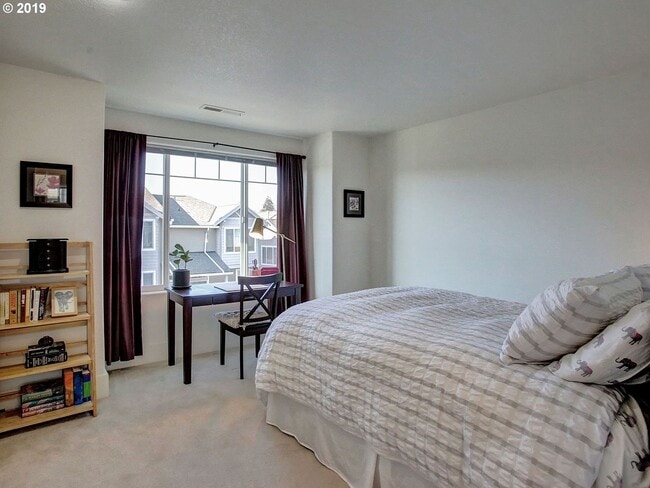 Building Photo - 2 Bedroom 2.5 Bathroom with 2 Tandem Car garage ~ Convenient Cedar Mill Location Near St. Vincent...