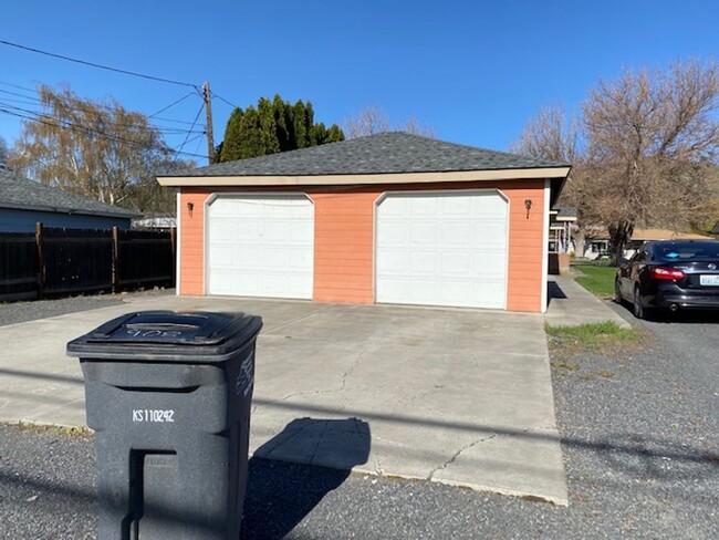 Building Photo - Cozy 2 Bedroom Duplex in Ephrata