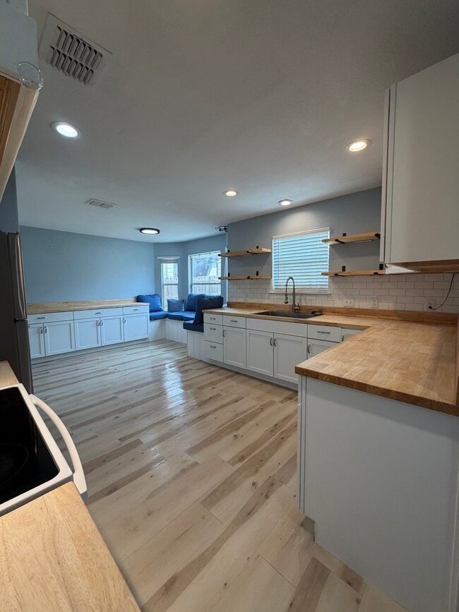 Building Photo - 10911 Canter Spur