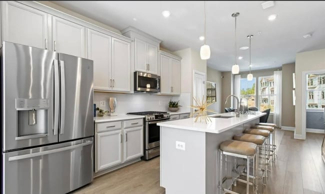 Building Photo - 6005 Northwest Dr