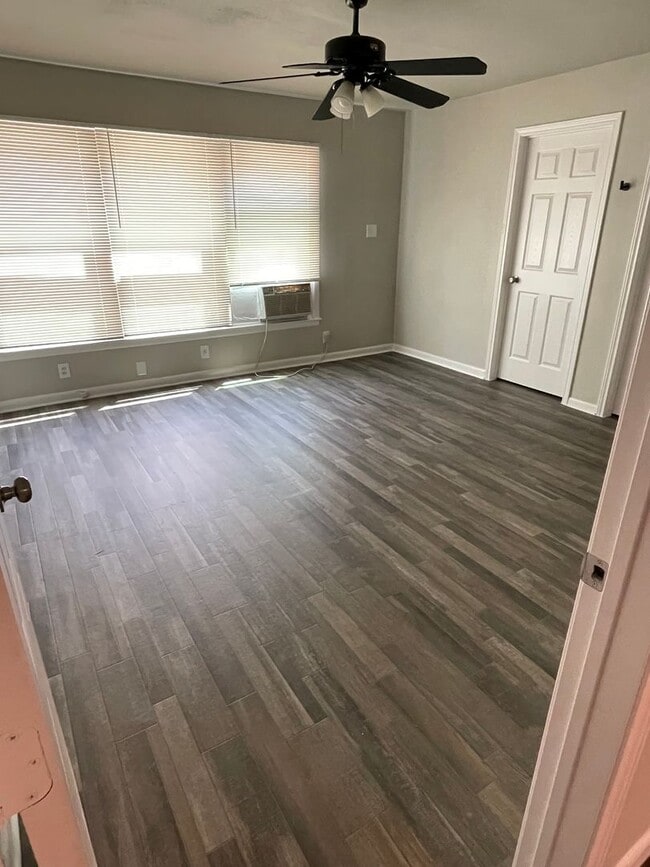 Building Photo - 2 BEDROOM 2 BATHROOM HOUSE BY UNT