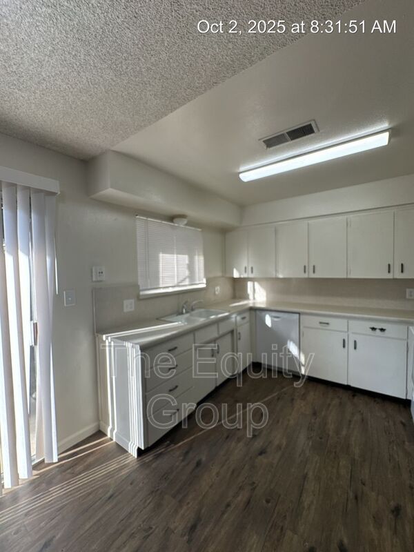 Building Photo - 3637 W Colonial Ave