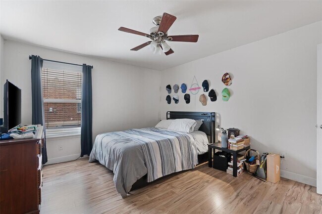 Building Photo - 208 Banner Ave