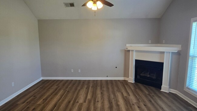 Building Photo - 18 Long Meadow Dr