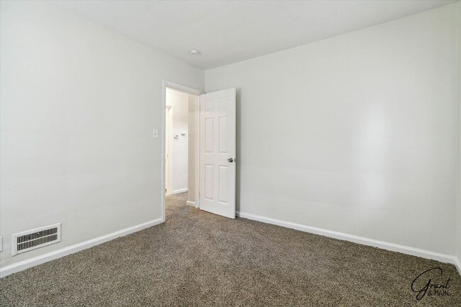 Building Photo - $1,300/month - 3 Bed 1 Bath in Detroit