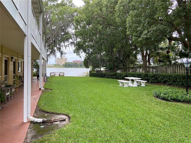 Courtyard on Lake Concord - 320 Lakeview St