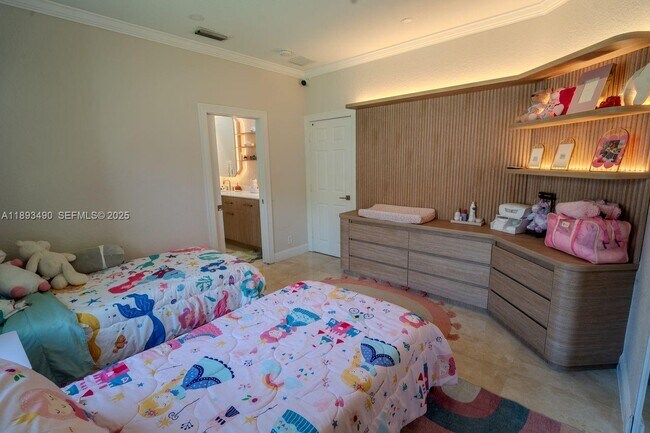 Building Photo - 2493 Poinciana Dr