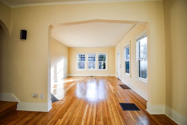 Building Photo - CLA2613-2615