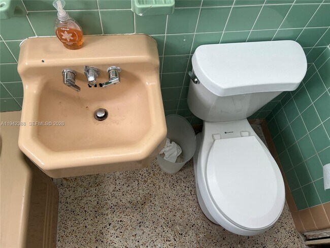 Building Photo - 8801 SW 42nd St