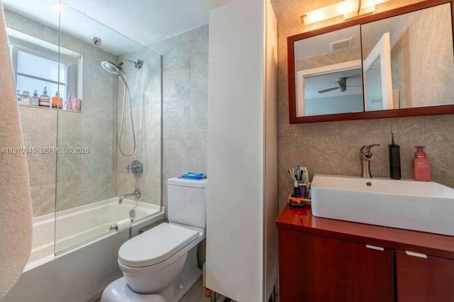 Building Photo - 1061 Michigan Ave