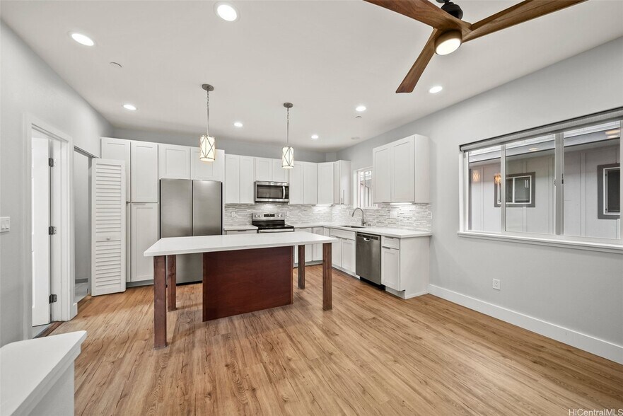 Building Photo - 1060 Spencer St