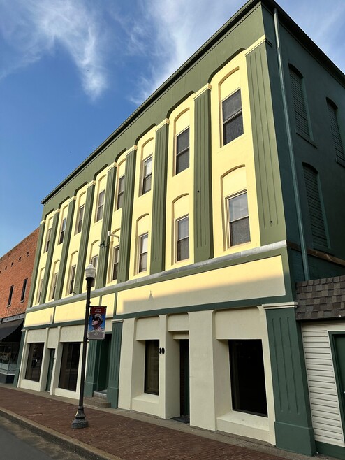 Building Photo - 12 N Main St
