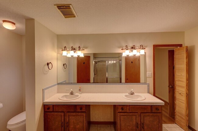 Building Photo - 115 Chaparral Pl W