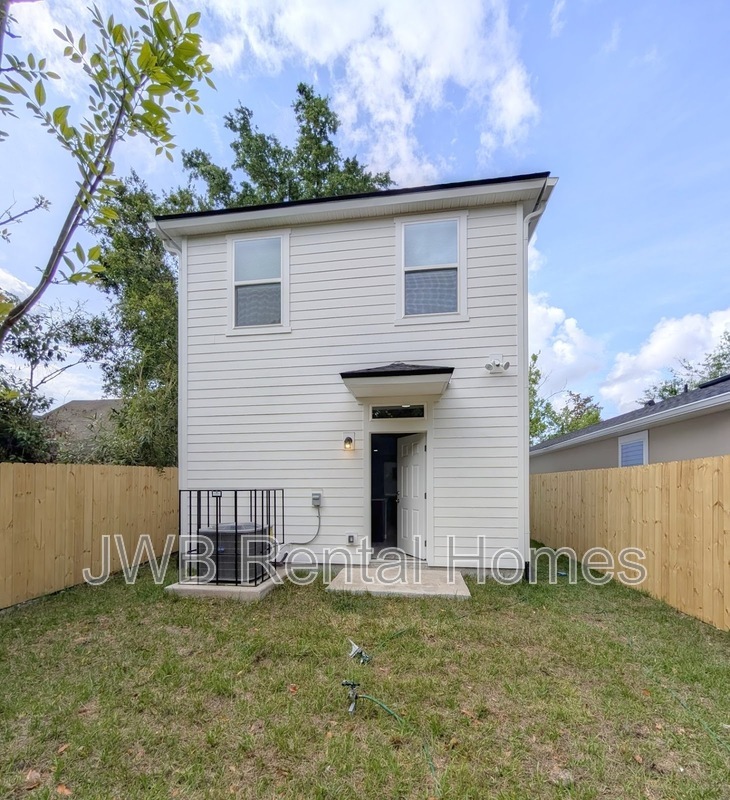 Building Photo - 733 Pippin St