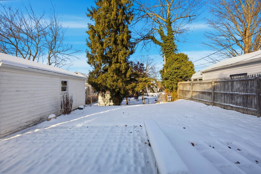 Building Photo - 470 Falstaff Rd