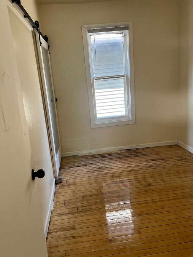 Building Photo - 3215 N 34th St