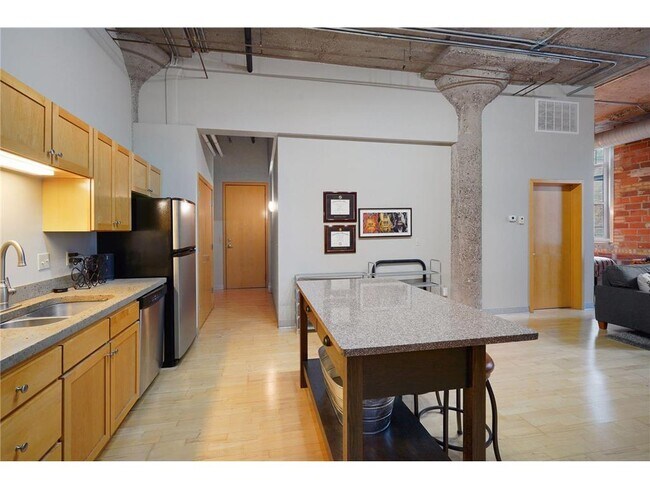 Building Photo - 521 S 7th St