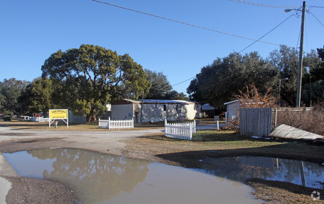 Primary Photo - Ten Rocks Mobile Home Park