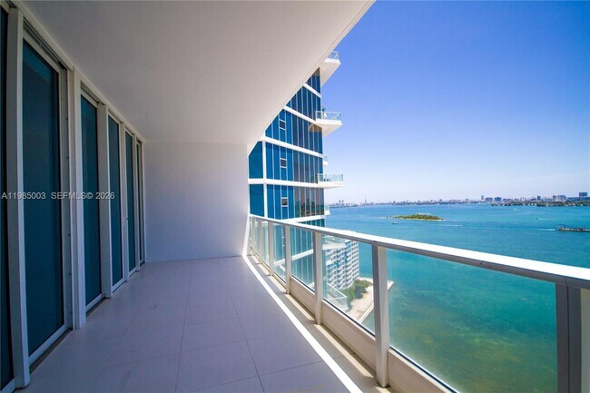 Building Photo - 2020 N Bayshore Dr