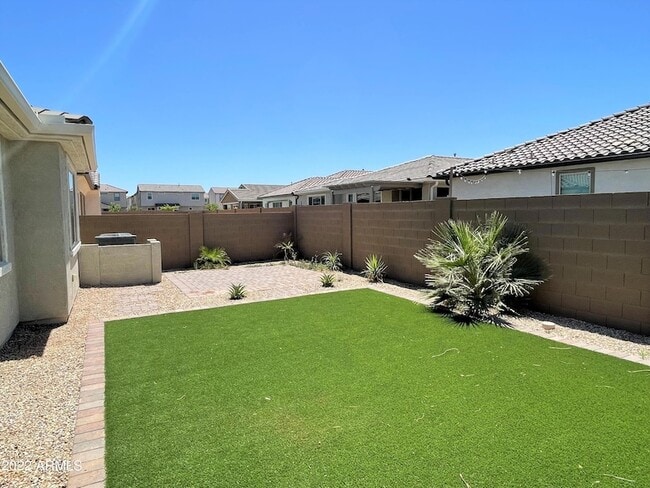 Building Photo - 9849 E Tahoe Ave