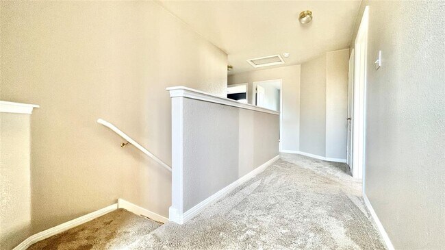 Building Photo - 1102 Middle Brook Dr